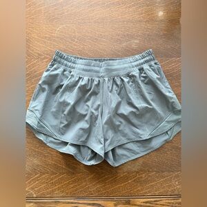 Lululemon Hotty Hot 4” Short - Size 8 - Grey Sage